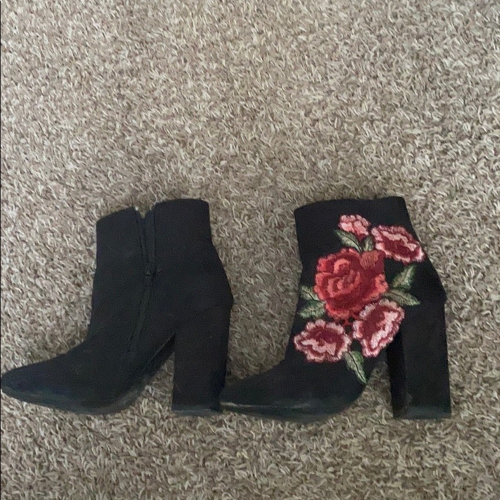 Flowered booties